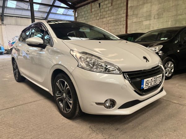 Peugeot 208 Hatchback, Petrol, 2015, White