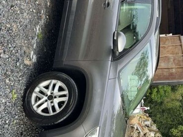 Volkswagen Tiguan SUV, Diesel, 2011, Grey