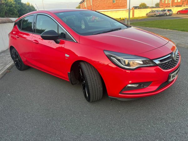 Vauxhall Astra Hatchback, Diesel, 2015, Red