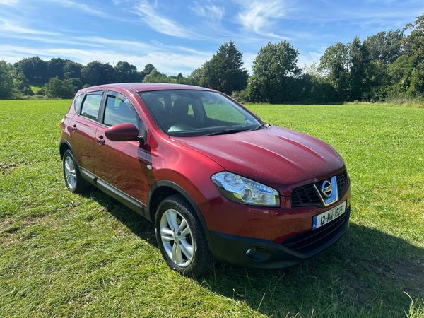 Nissan Qashqai Hatchback, Diesel, 2012, Red
