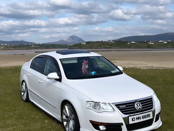Volkswagen Passat Saloon, Diesel, 2010, White