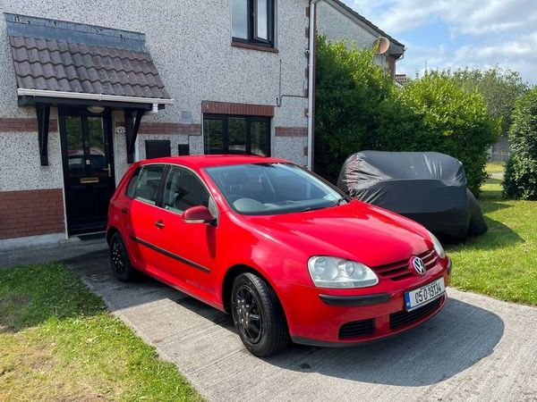Volkswagen Golf Hatchback, Petrol, 2005, Red