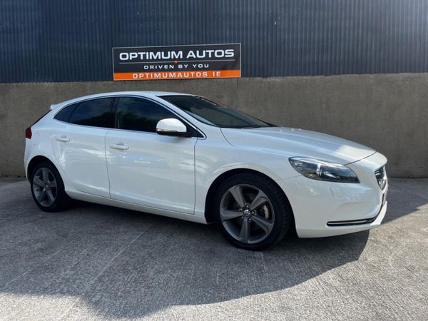 Volvo V40 Hatchback, Petrol, 2014, White
