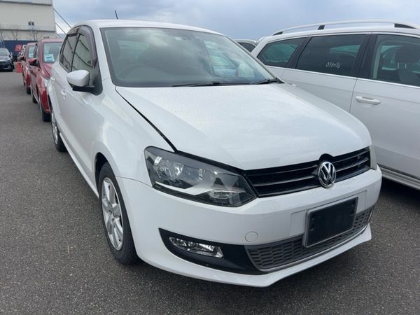 Volkswagen Polo Hatchback, Petrol, 2012, White