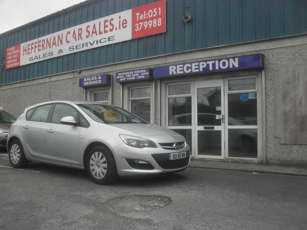 Opel Astra Hatchback, Petrol, 2013, Silver