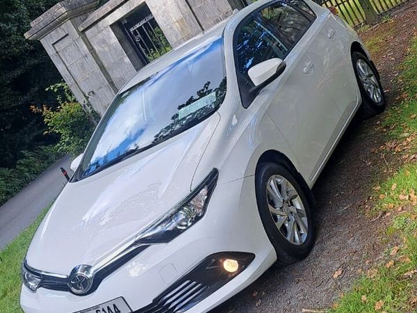 Toyota Auris MPV, Petrol, 2016, White