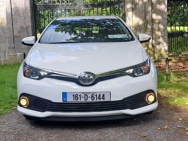 Toyota Auris MPV, Petrol, 2016, White