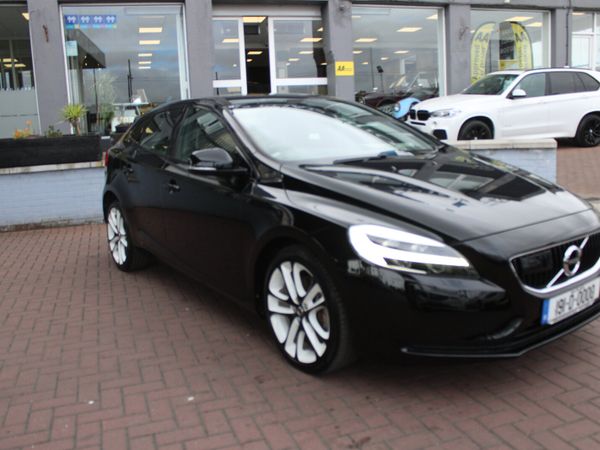 Volvo V40 Hatchback, Diesel, 2019, Black