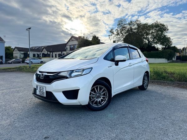 Honda Fit Hatchback, Petrol Hybrid, 2016, White