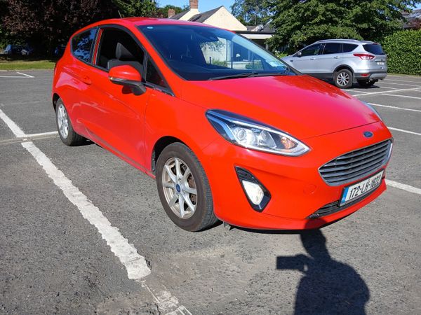 Ford Fiesta Hatchback, Petrol, 2017, Red