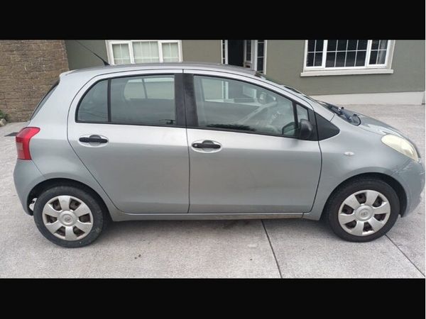 Toyota Yaris Hatchback, Petrol, 2007, Silver