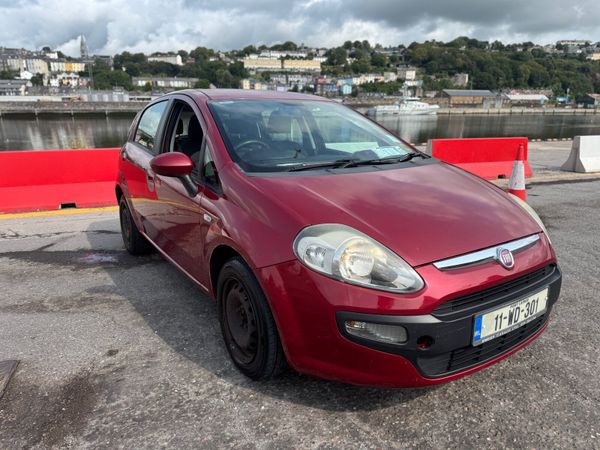 Fiat Punto Hatchback, Petrol, 2011, Red