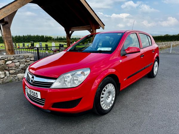 Opel Astra Hatchback, Petrol, 2007, Red