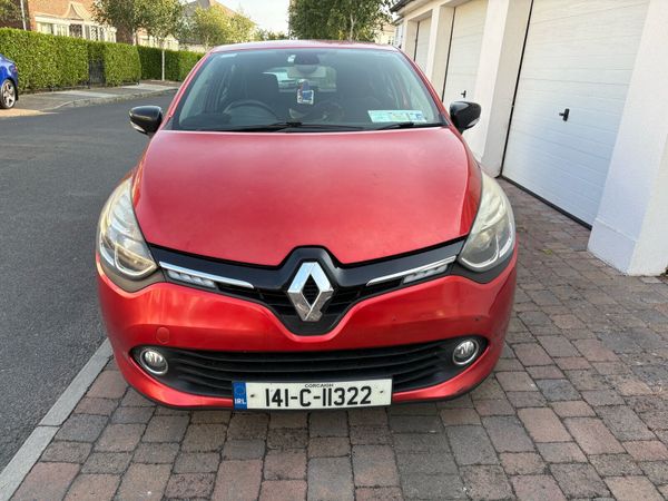 Renault Clio Hatchback, Petrol, 2014, Red