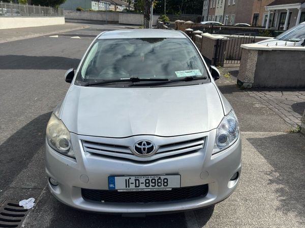 Toyota Auris Hatchback, Diesel, 2011, Silver