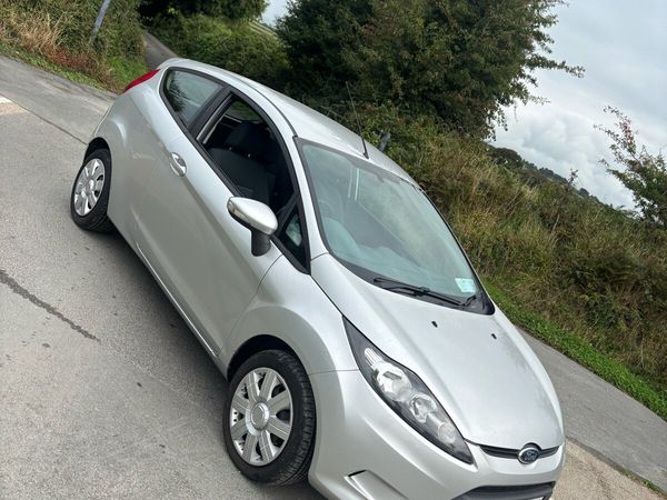 Ford Fiesta Hatchback, Petrol, 2012, Silver