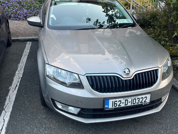 Skoda Octavia Saloon, Diesel, 2016, Beige