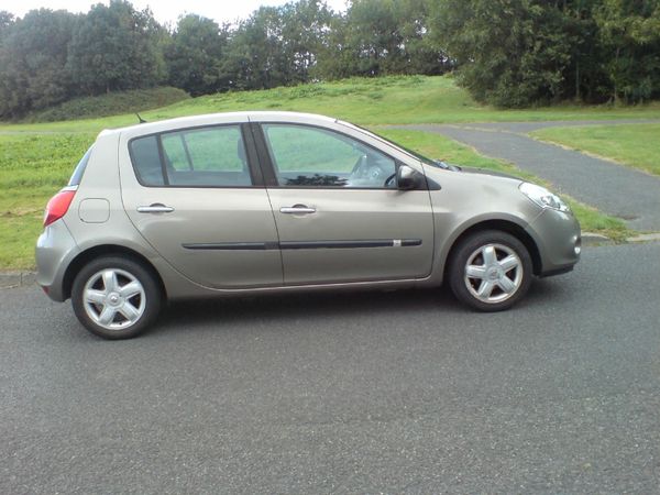 Renault Clio Hatchback, Ethanol Petrol, 2010, Gold