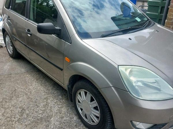 Ford Fiesta Hatchback, Petrol, 2004, Silver