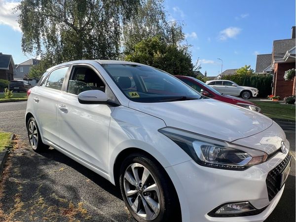 Hyundai i20 Hatchback, Petrol, 2016, White