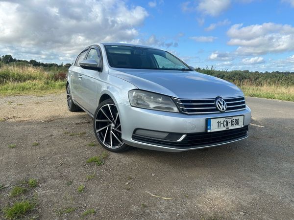Volkswagen Passat Saloon, Diesel, 2011, Silver