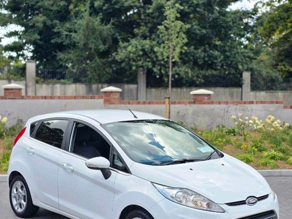Ford Fiesta Hatchback, Petrol, 2012, White