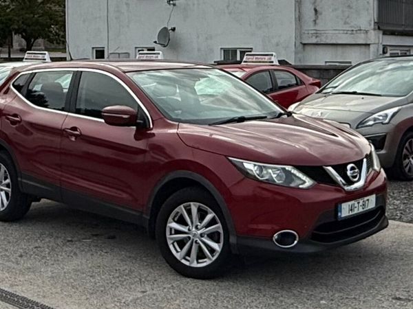 Nissan Qashqai Hatchback, Diesel, 2014, Red