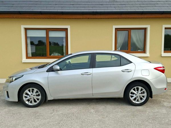 Toyota Corolla Saloon, Diesel, 2014, Silver