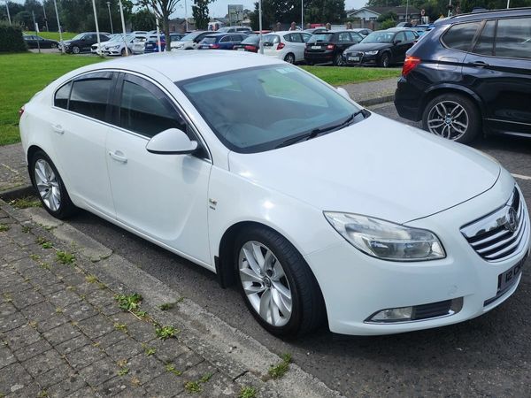 Vauxhall Insignia Hatchback, Diesel, 2012, White