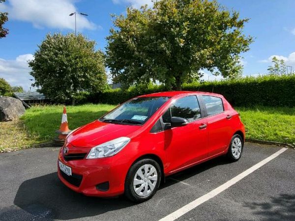 Toyota Yaris Hatchback, Petrol, 2014, Red