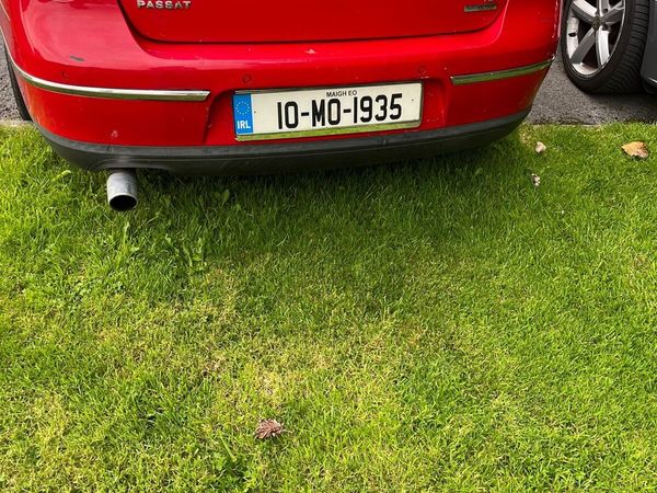 Volkswagen Passat Saloon, Diesel, 2010, Red