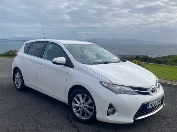 Toyota Auris Hatchback, Diesel, 2014, White