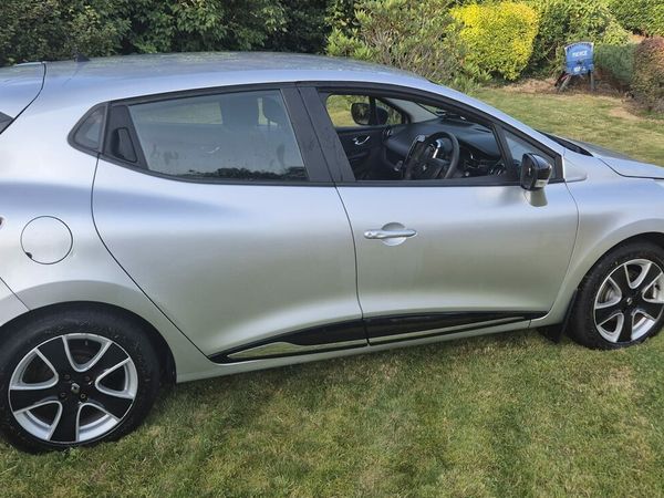 Renault Clio Hatchback, Petrol, 2015, Silver