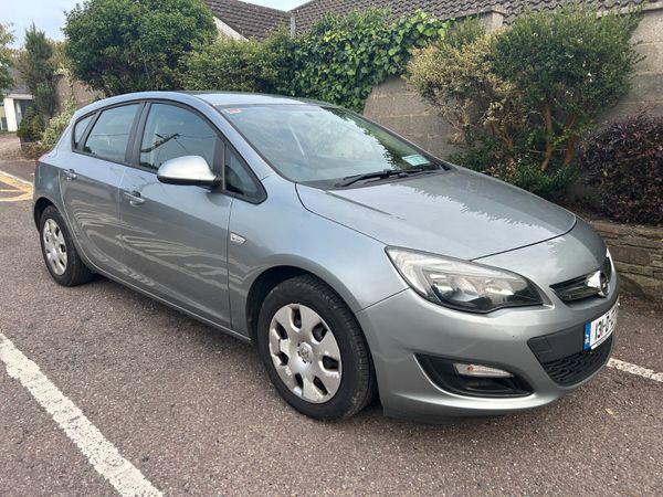 Opel Astra Hatchback, Petrol, 2013, Silver