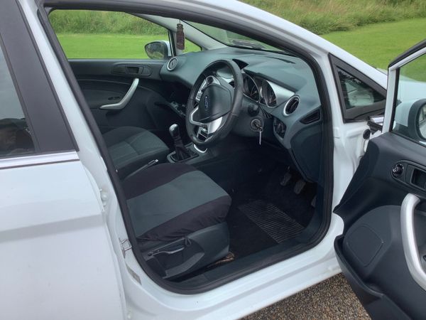 Ford Fiesta Hatchback, Diesel, 2009, White