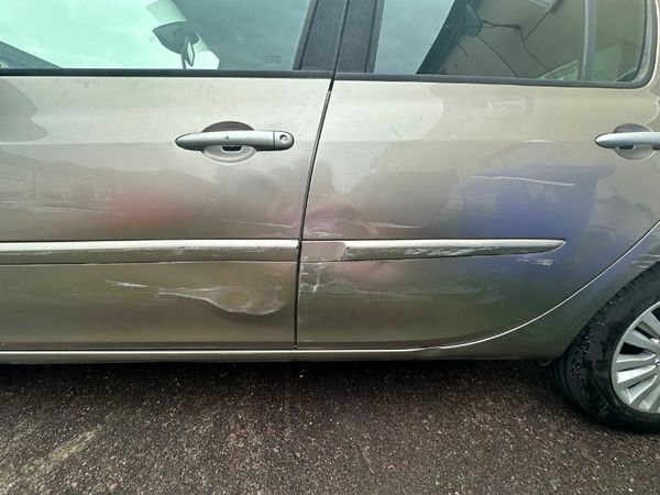 Renault Clio Hatchback, Ethanol Petrol, 2010, Gold