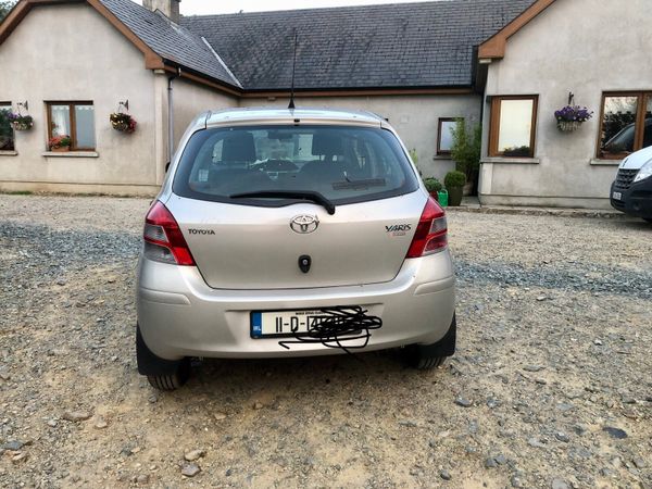 Toyota Yaris Hatchback, Petrol, 2011, Gold