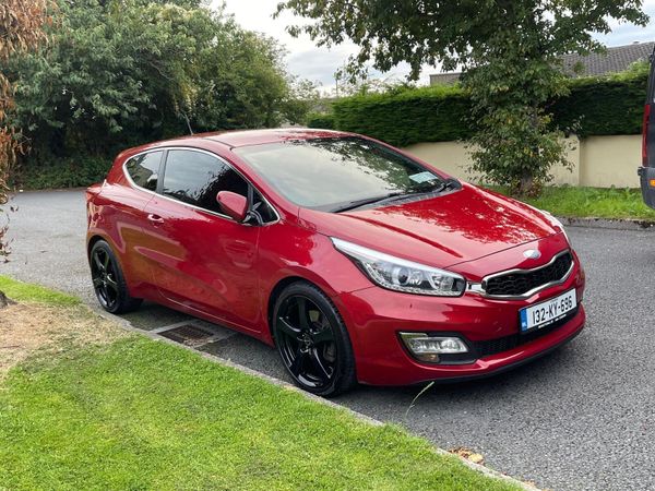 Kia Ceed Hatchback, Diesel, 2013, Red