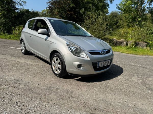 Hyundai i20 Hatchback, Petrol, 2011, Silver