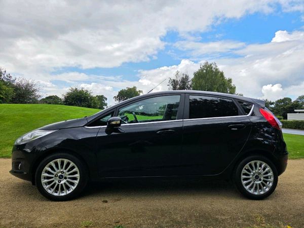 Ford Fiesta Hatchback, Petrol, 2015, Black