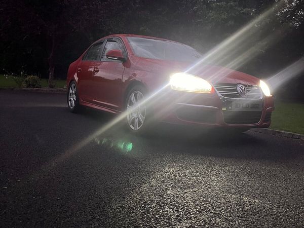 Volkswagen Jetta Saloon, Diesel, 2010, Red
