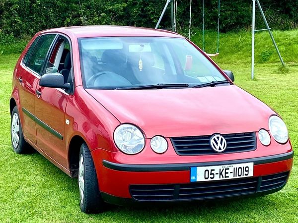 Volkswagen Polo Hatchback, Petrol, 2005, Red