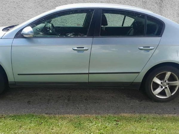 Volkswagen Passat Saloon, Petrol, 2007, Blue