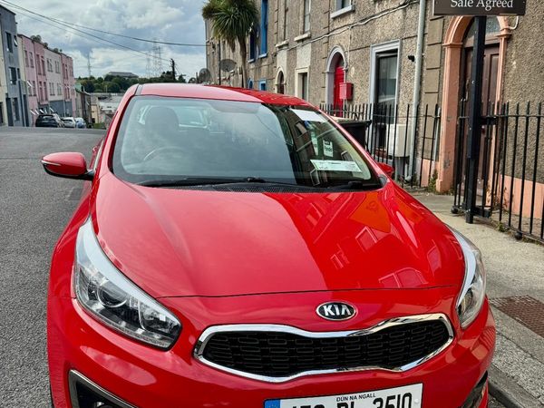 Kia Ceed Hatchback, Diesel, 2015, Red