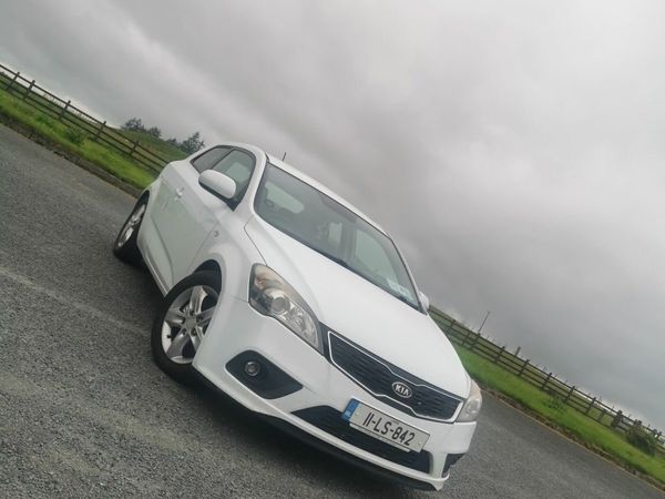 Kia Ceed MPV, Diesel, 2011, White