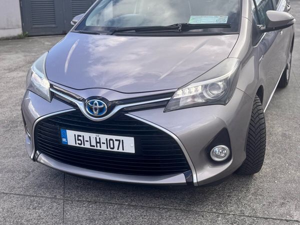 Toyota Yaris Hatchback, Petrol Hybrid, 2015, Beige