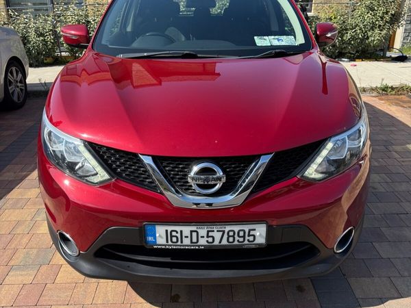 Nissan Qashqai Hatchback, Diesel, 2016, Red
