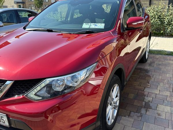 Nissan Qashqai Hatchback, Diesel, 2016, Red