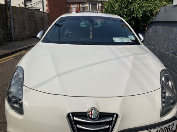 Alfa Romeo Giulietta Hatchback, Diesel, 2015, White