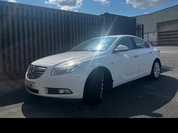 Opel Insignia Saloon, Diesel, 2011, White